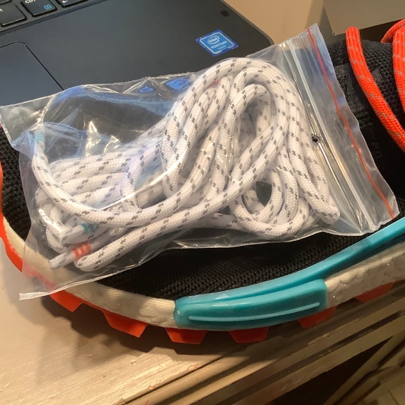 Sneakers - Picture 7 of 8